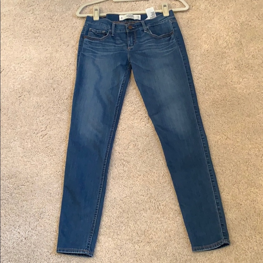 Medium wash skinny jean